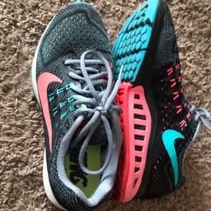 Nike tennis shoes!! Great condition